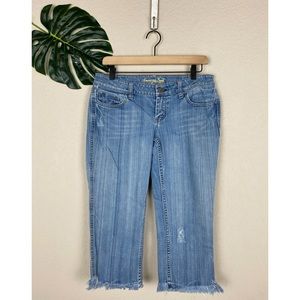 American Eagle Distressed Light Wash Capris